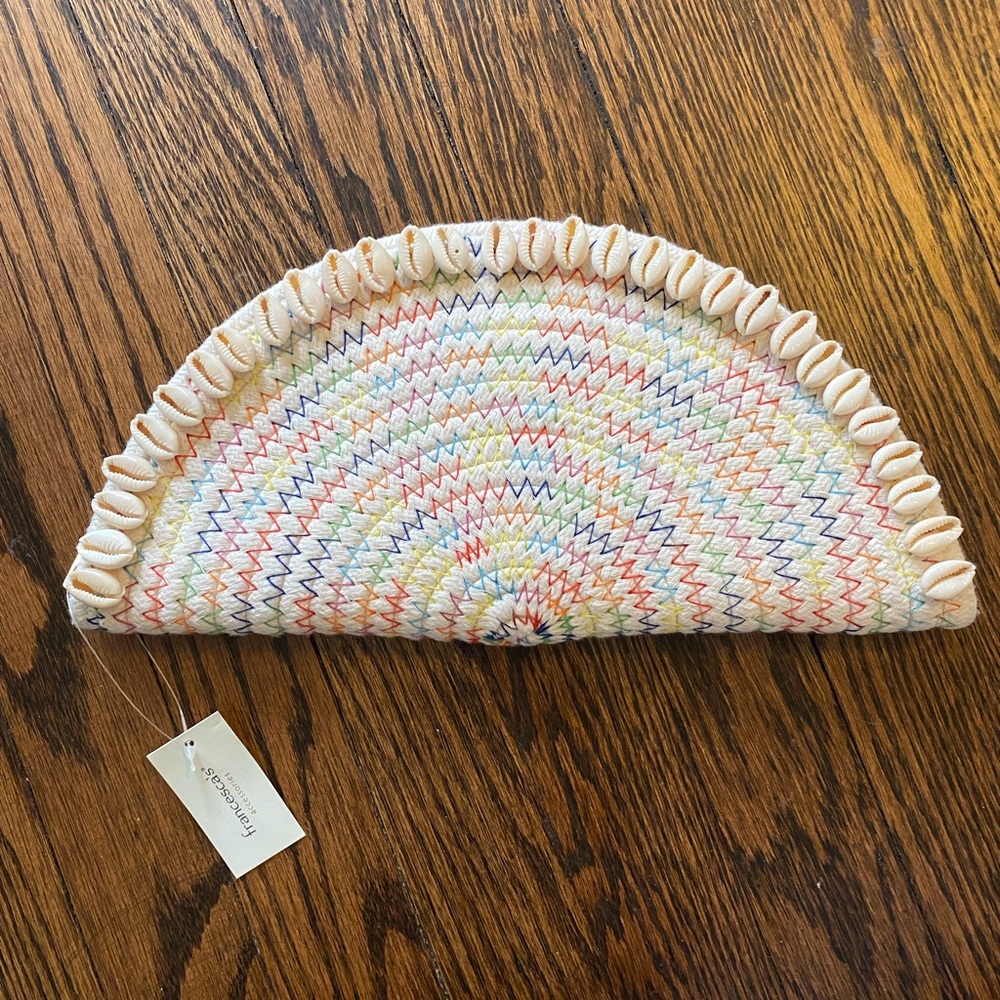 Adorable clutch with seashell detail